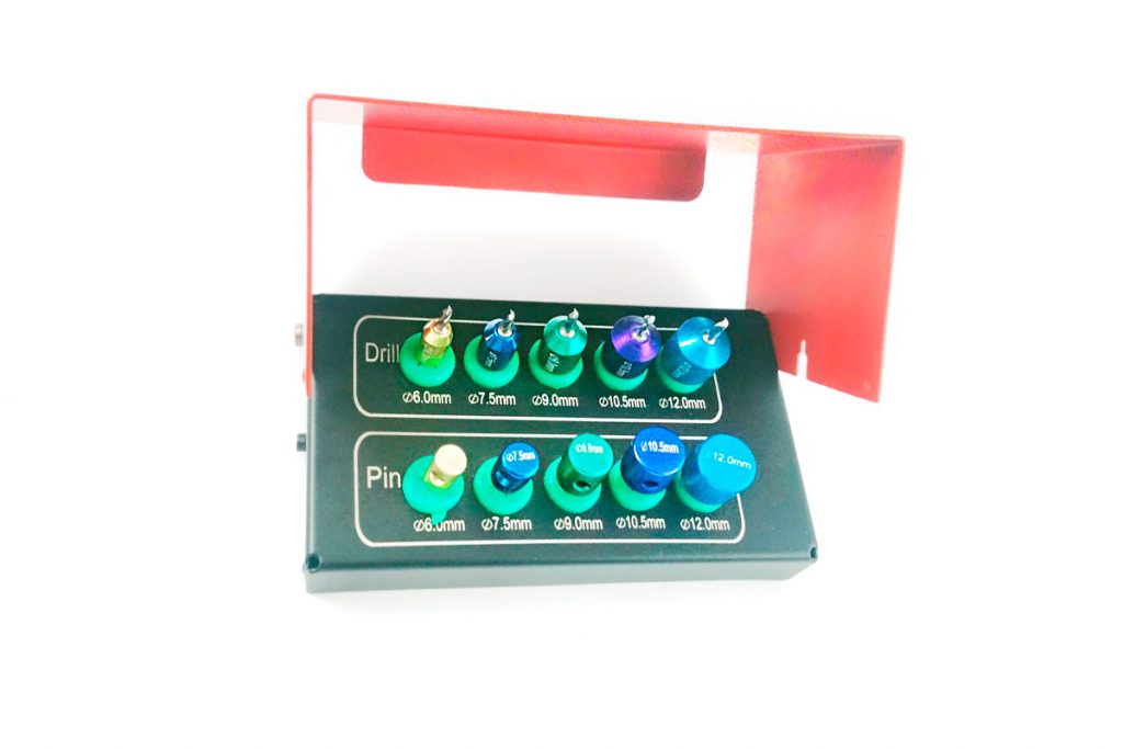 Implantatführungs und Positionierungsset aus Titan mit geführten